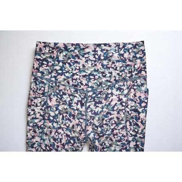 Athleta Salutation Stash Pocket II 7/8 Leggings Camo Print Size Medium - Picture 4 of 11